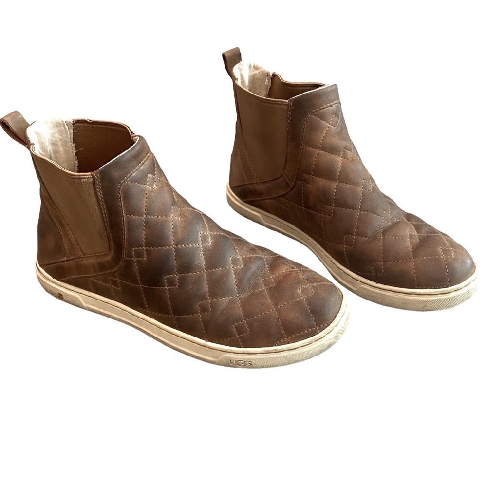 Ugg women’s brown leather Chelsea Chukka ankle boots quilted size 8